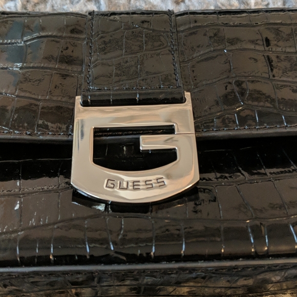 GUESS shoulder purse - Picture 6 of 6